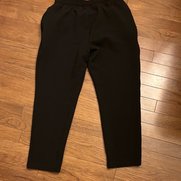 NWOT Stylish Black Jogger Pants - Picture 3 of 5